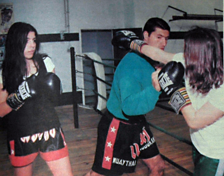 Ficheiro:Kickboxing-1998-treino-feminino-2.jpg