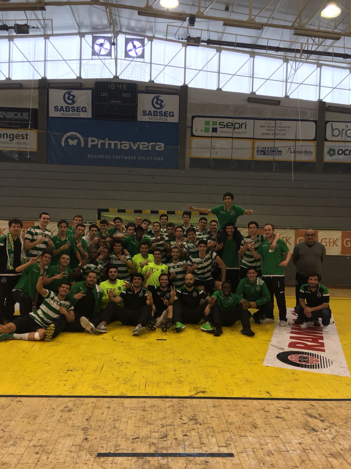 Andebol - Juvenis - Bicampeões Nacionais - 2017.18.jpg
