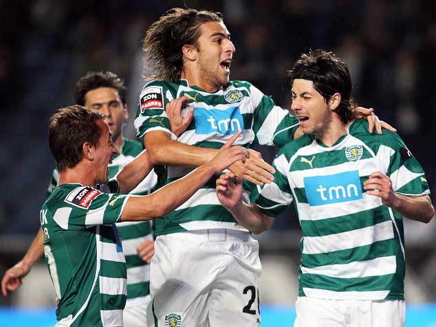 Ficheiro:2010-11-13 - Liga ZON Sagres - 11ª Jornada - Académica 1-2 SPORTING - Festejos do 1º golo da autoria de Valdés.jpg