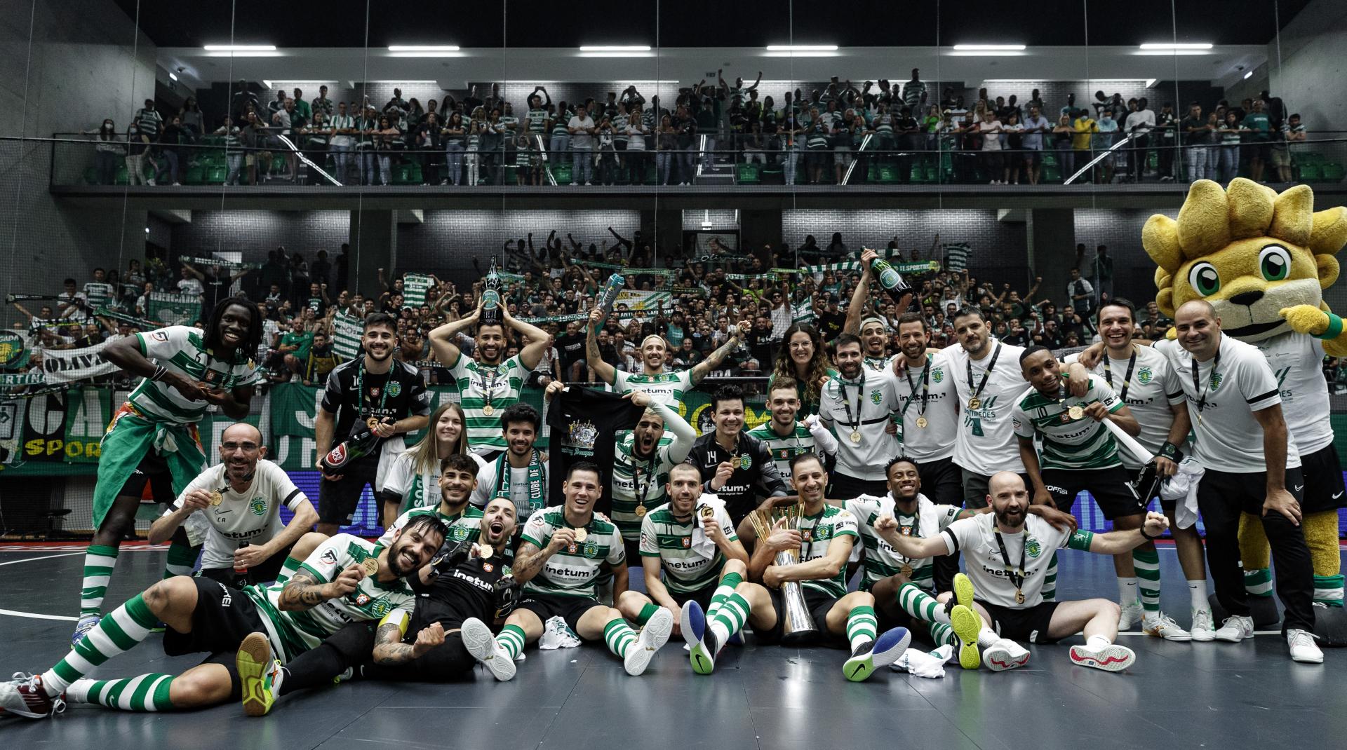 PJR Jogo 3 Final Futsal 2021.22 foto de familia.jpg