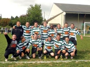 Equipa do SC de Pontault-Combault  que conseguiu a promoção à Primeira Divisão Distrital de Seine et Marne Norte