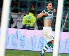 Ficheiro:2010-11-13 - Liga ZON Sagres - 11ª Jornada - Académica 1-2 SPORTING - Festejos do 2º golo da autoria de Vukcevic.jpg