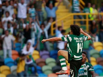 Ficheiro:2010-08-22 - Liga ZON Sagres - 2ª Jornada - SPORTING 1-0 Marítimo - Festejos do golo apontado por Matias Fernandez 2.jpg