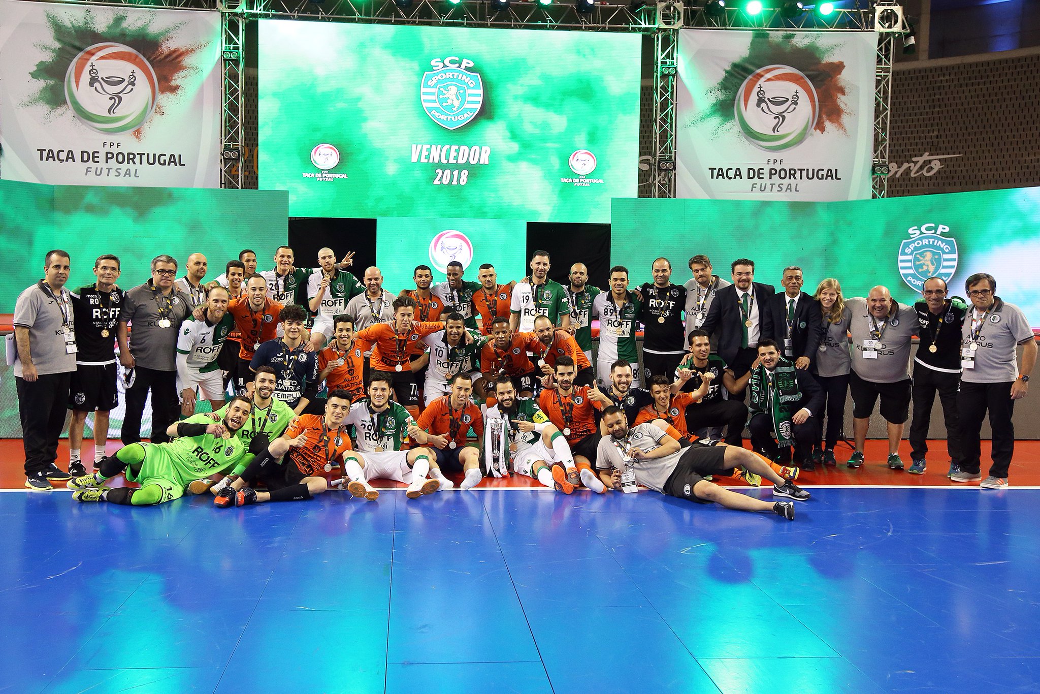 13MAI13 - Taça de Portugal - As duas equipas.jpg