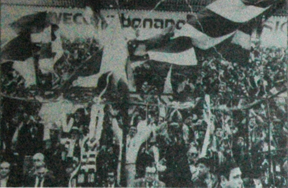 Ficheiro:Sporting-Campeao-basquetebol-81-82.jpg