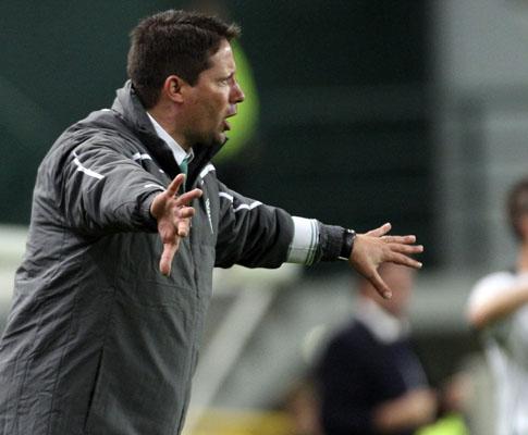 Ficheiro:2010-11-21 - Taça de Portugal Millennium - 4ª Eliminatória - SPORTING 1-0 P.Ferreira - Paulo Sérgio dá instruções.jpg