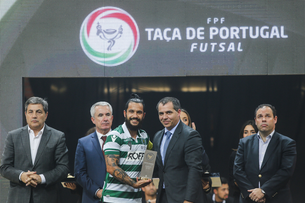 Joao matos trofeu melhor jogador.JPG