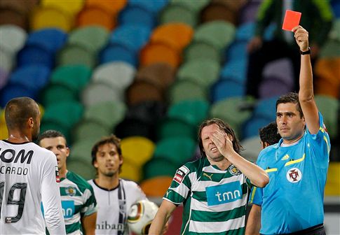 Ficheiro:2010-11-13 - Liga ZON Sagres - 10ª Jornada - SPORTING 2-3 Vit. Guimarães - Expulsão de Maniche.jpg