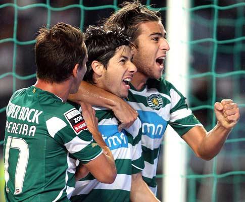 Ficheiro:2010-11-13 - Liga ZON Sagres - 11ª Jornada - Académica 1-2 SPORTING - Festejos do 1º golo da autoria de Valdés 2.jpg
