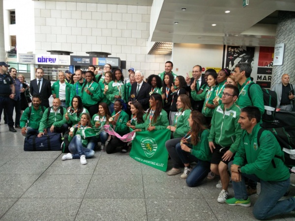 A delegação do Sporting à chegada a Lisboa