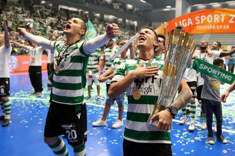 Ficheiro:30JUN18 SCP x SLB troféu.jpg