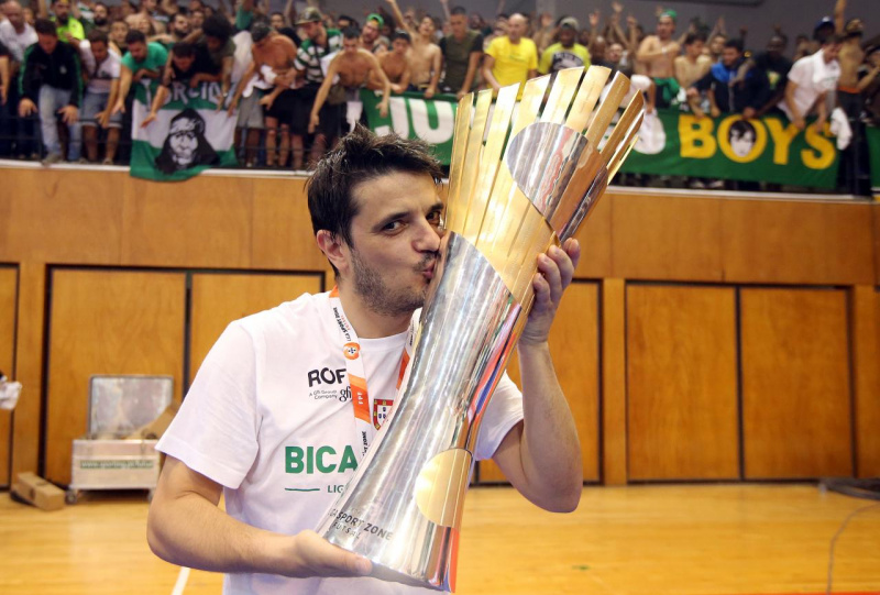 Ficheiro:Futsal Bicampeões 2016.17 (3).jpg