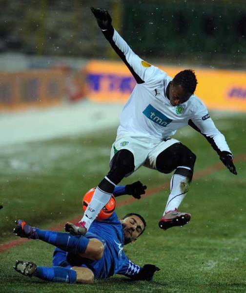 Ficheiro:2010-12-16Levski Sofia-SPORTING1.jpg