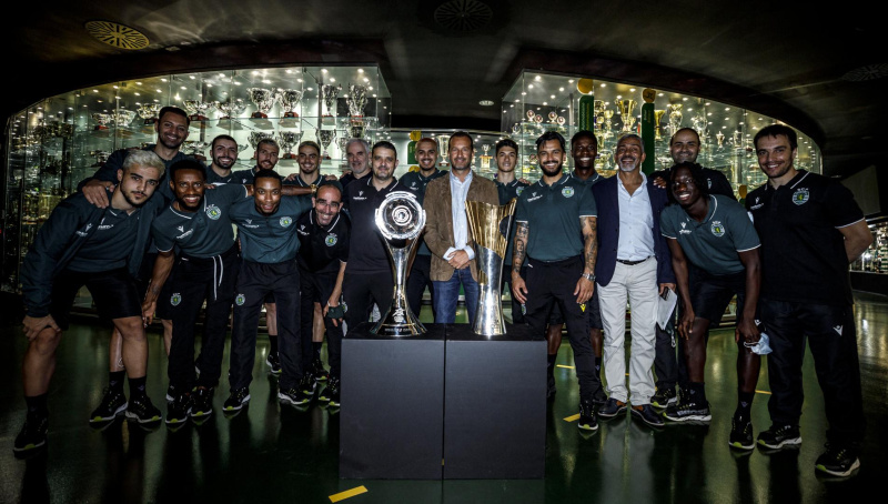 Ficheiro:Foto entrega1.jpg