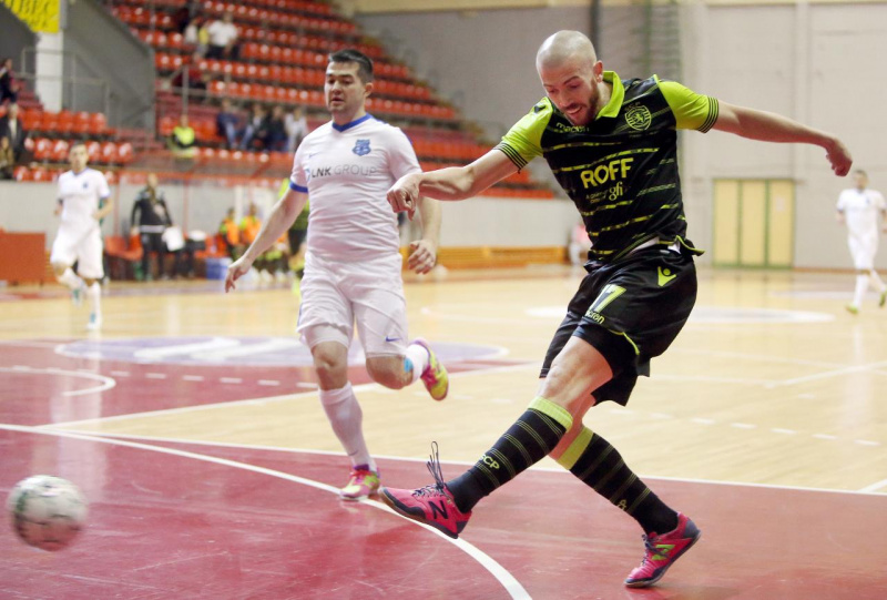 Ficheiro:UEFA Cup 12OUT17 Cavinato.jpg