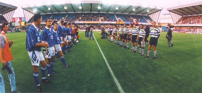 Jogo de inauguração do The Den, estádio do Millwall, entre a equipa local e o Sporting a 4 de Agosto de 1993