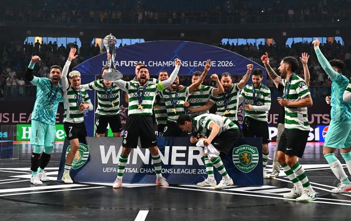 SCP Futsal Campeões Europeus 2026 - Troféu.jpg