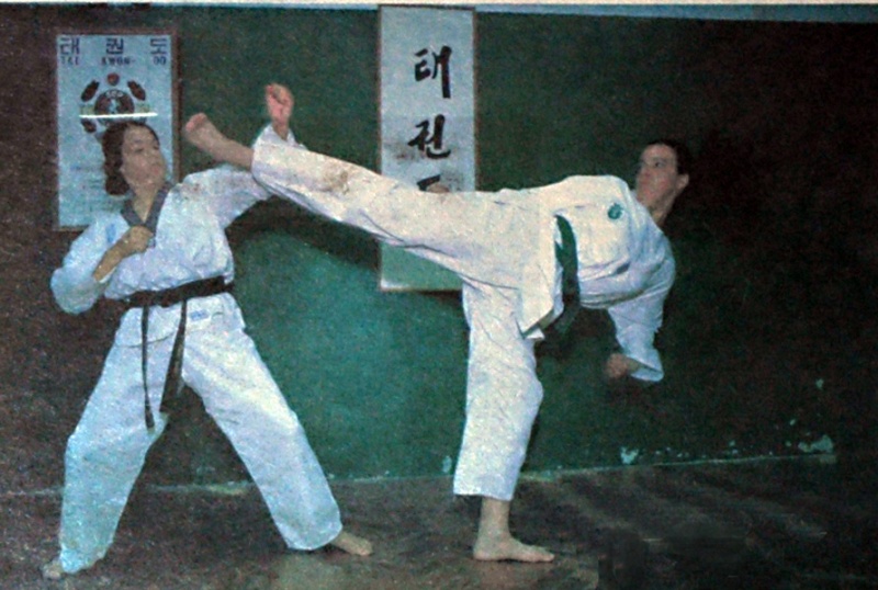 Ficheiro:Taekwondo-1995-feminino.jpg