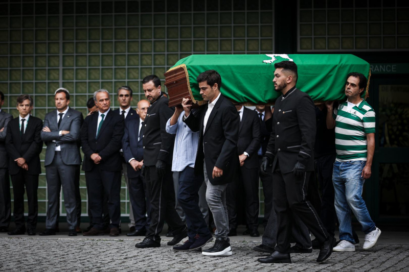 Ficheiro:Funeral MF.jpeg