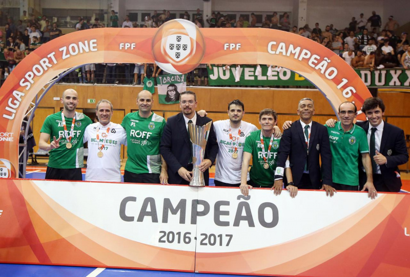 Ficheiro:Futsal Bicampeões 2016.17 (2).jpg