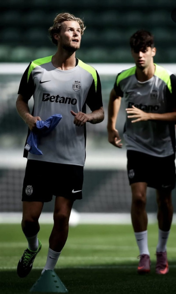 Ficheiro:8 Hjülmand e Rodrigo Ribeiro.jpg