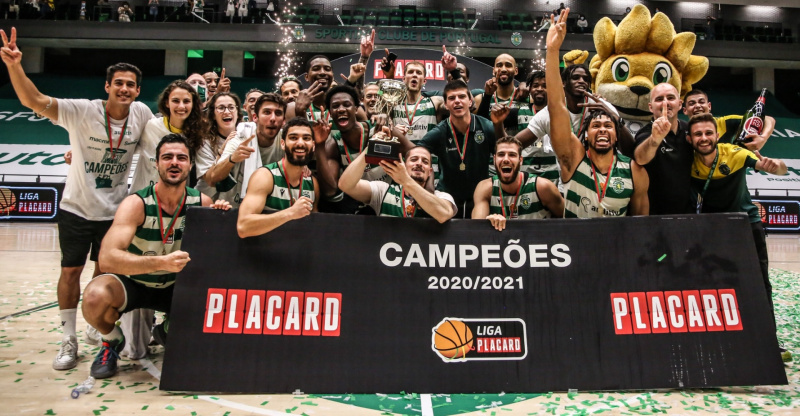 Ficheiro:Basquetebol-Sporting-2020-21-CN-festa-2.jpg