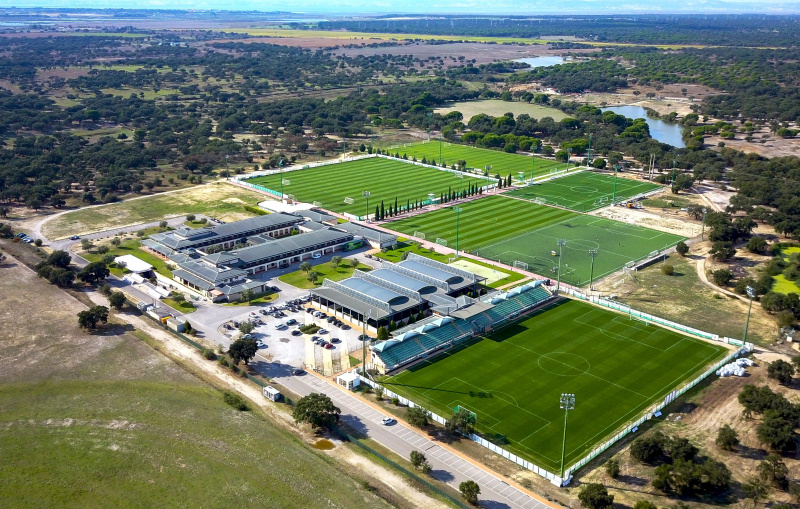 Ficheiro:Academia Cristiano Ronaldo 2024.jpg