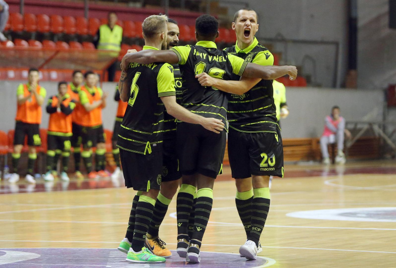 Ficheiro:UFC 11OUT17 b.jpg