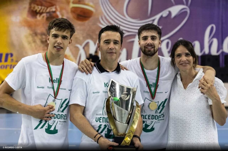 Ficheiro:SCP Andebol - Família Costa.jpg