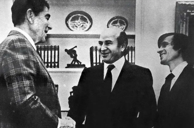 Ficheiro:RRJR Lopes.png